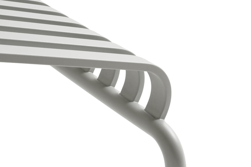 AA614-A221_Palissade Chaise Longue sky grey_detail 03.jpg
