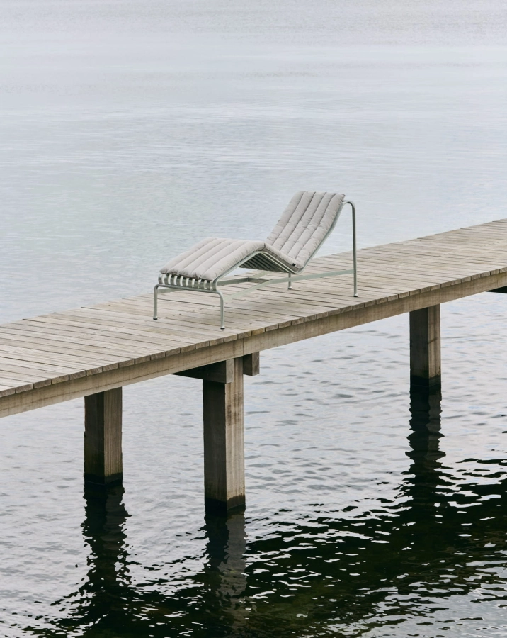 Palissade Chaise Longue hot galvanised_Palissade Chaise Longue Soft Quilted Cushion sky grey.jpg