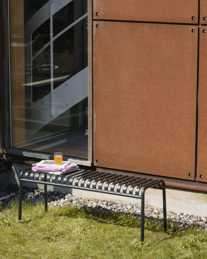 Palissade Bench anthracite_Tint Tumbler pink 01.jpg