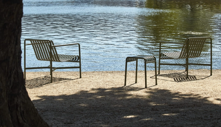 Palissade Lounge Chair Low olive_Palissade Stool olive.jpg