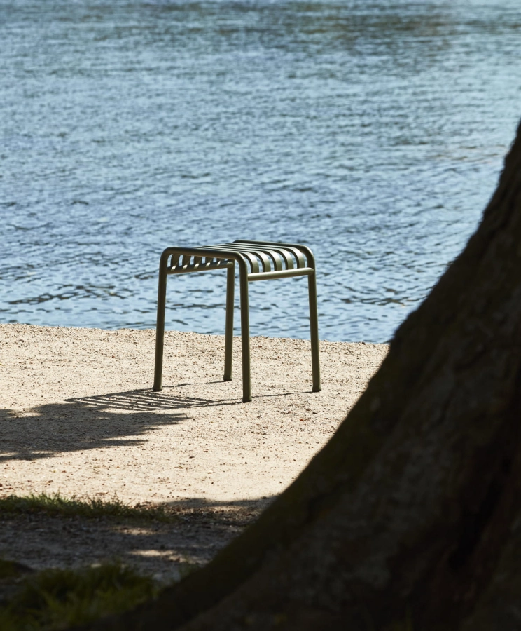 Palissade Stool olive 01.jpg
