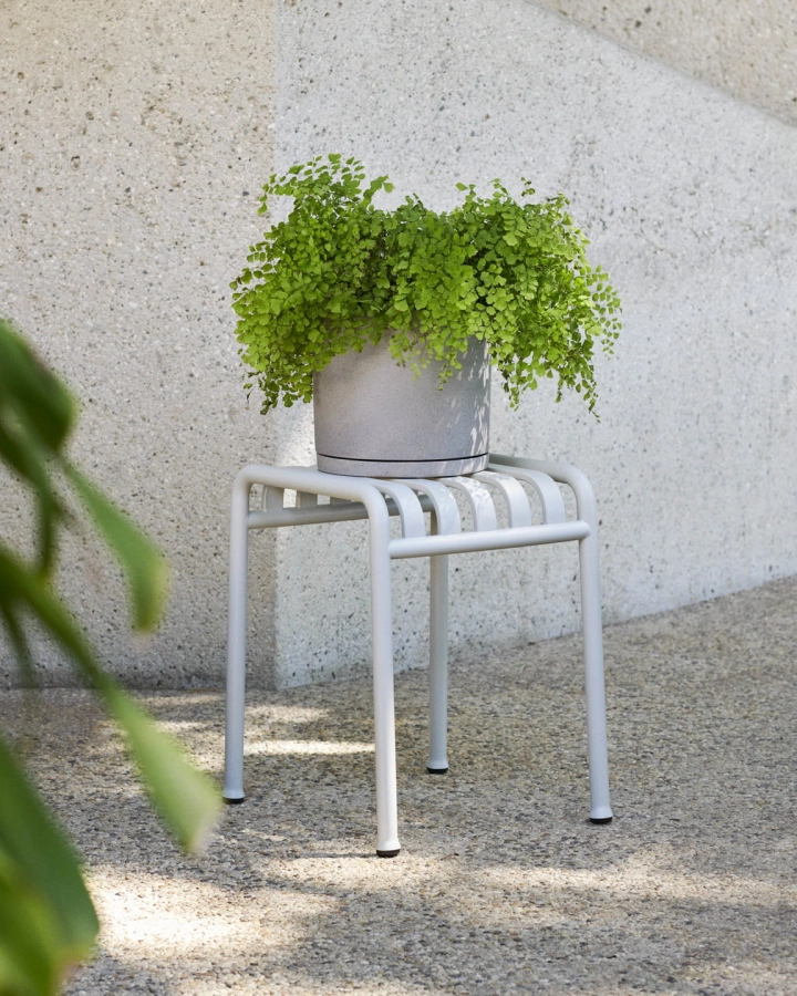 Palissade Stool sky grey_Plant Pot with Saucer XXL grey.jpg