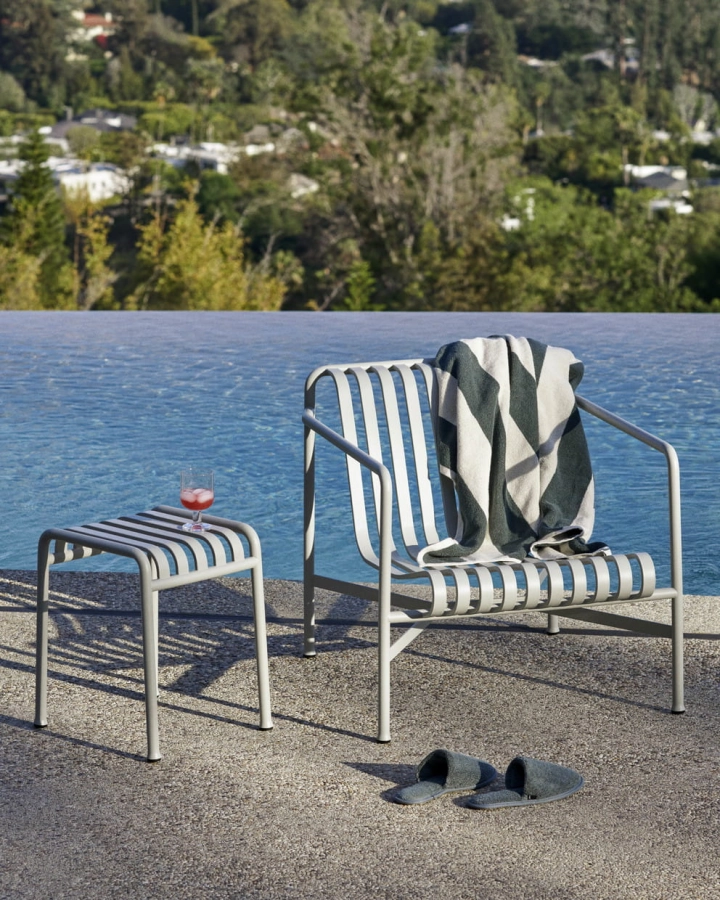 Palissade Lounge Chair low sky grey_Palissade Stool sky grey_Frotte Stripe dark green.jpg