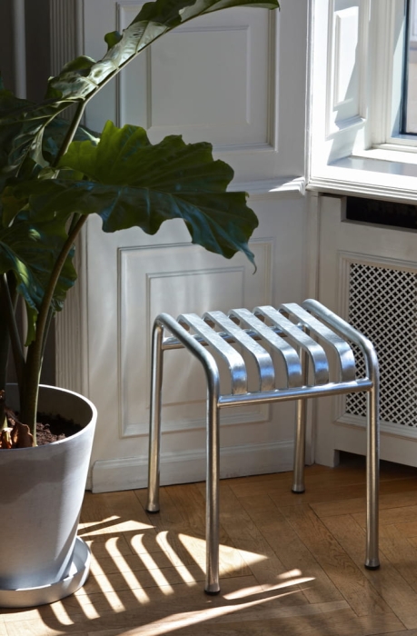Palissade Stool Hot Galvanised_Flowerpot with Saucer grey.jpg