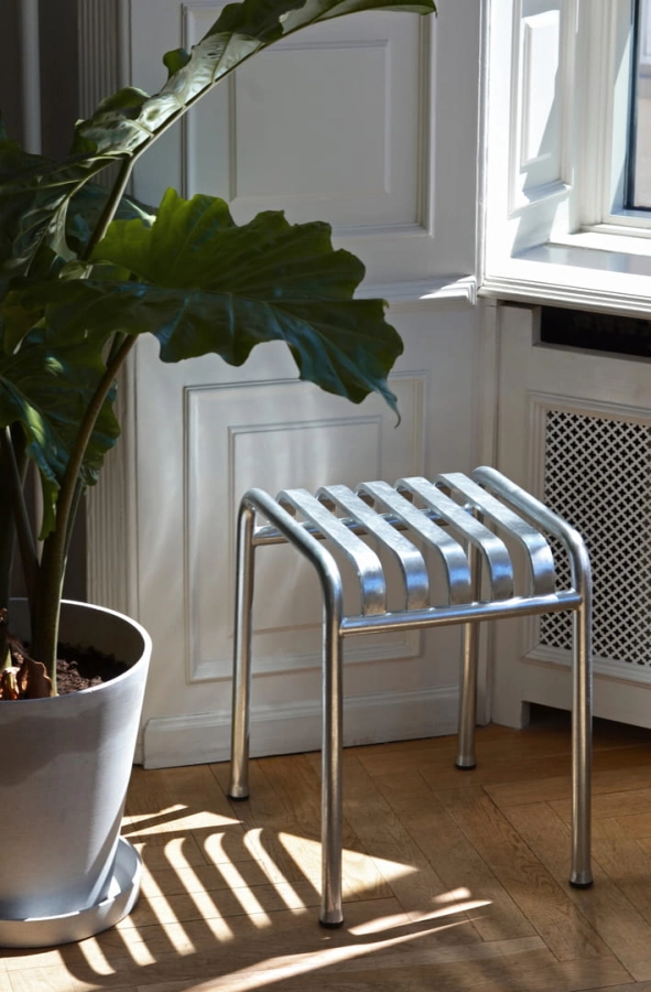 Palissade Stool Hot Galvanised_Flowerpot with Saucer grey.jpg
