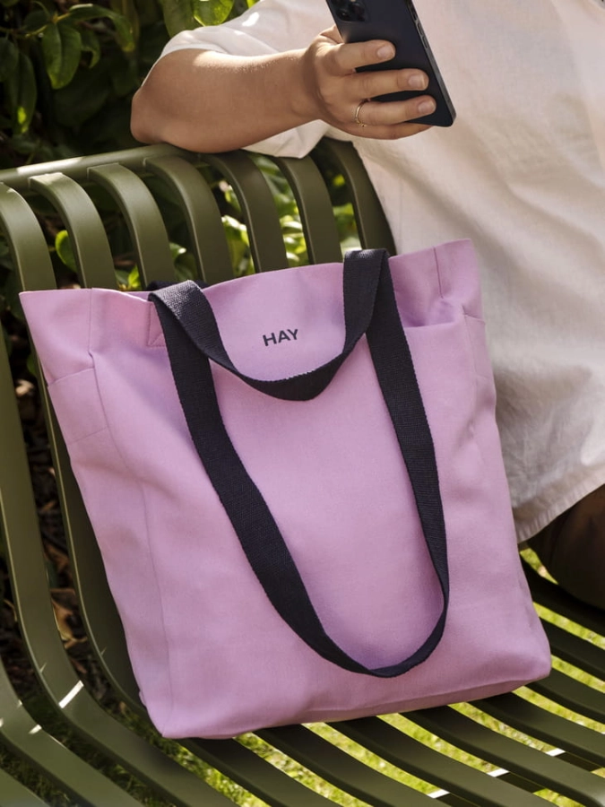 Everyday Tote Bag cool pink_Palissade Dining Bench olive.jpg