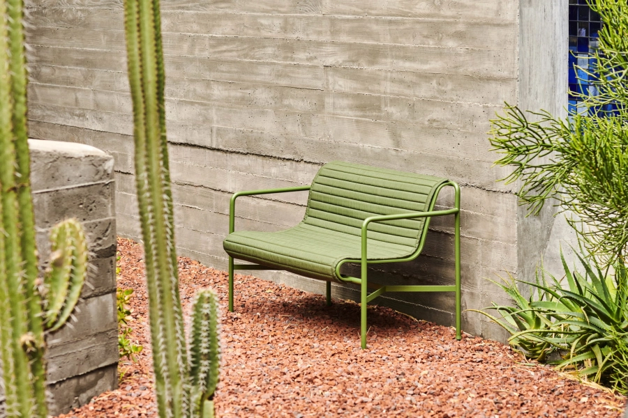 Palissade Dining Bench Armrest olive 02.jpg
