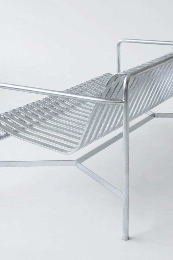 Palissade Dining Bench Armrest hot galvanised 01.jpg