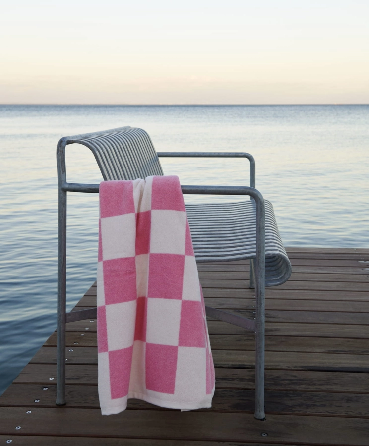 Check Bath Towel pink_Palissade Dining Bench Armrest hot galvanised.jpg