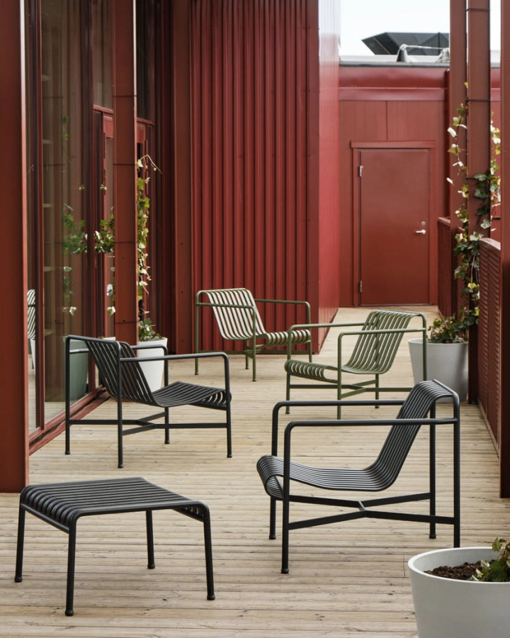 Zoku Hotel 2021_Palissade Ottoman anthracite_Palissade Lounge Chair Low anthracite_olive.jpg