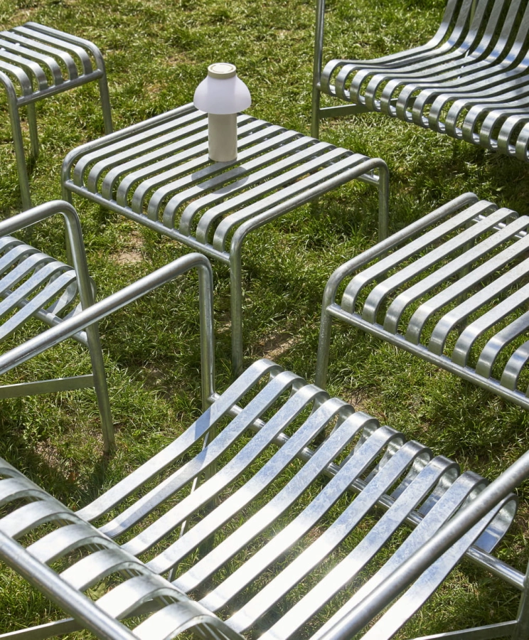 Palissade Lounge Chair Hot Galvanised_Palissade Ottoman Hot Galvanised_PC Portable cream white.jpg