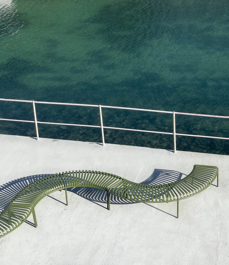 Palissade Park Bench olive 02.jpg