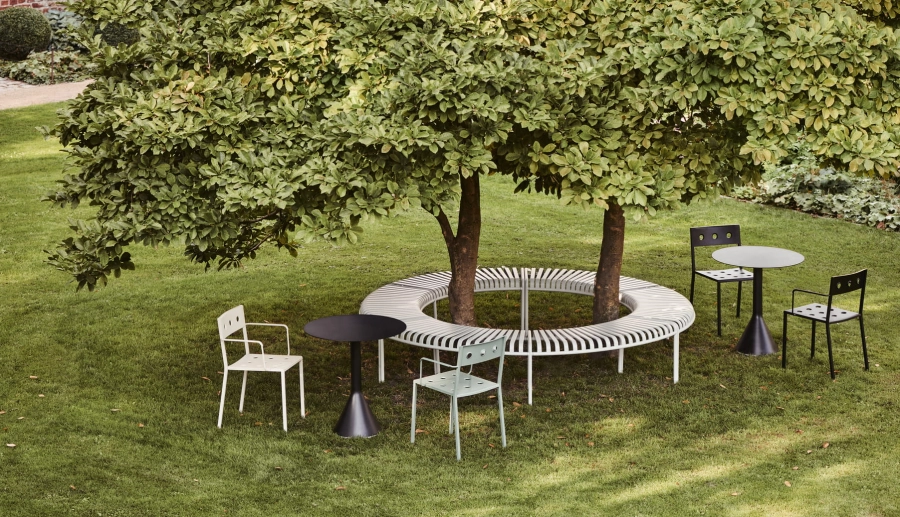 Palissade Park Bench sky grey_Balcony Armchair chalk beige_Balcony Armchair desert green_Palissade Cone Table anthracite.jpg