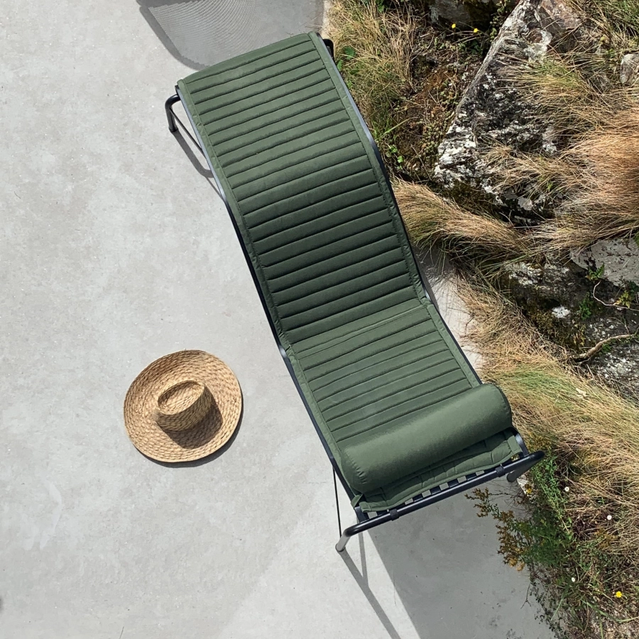 Palissade Chaise Longue anthracite_Palissade Chaise Longue Quilted Cushion olive_Palissade Chaise Longue Headrest Cushion olive.jpg