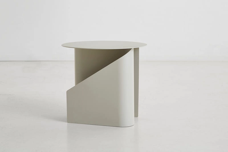 Minimalistyczny stolik