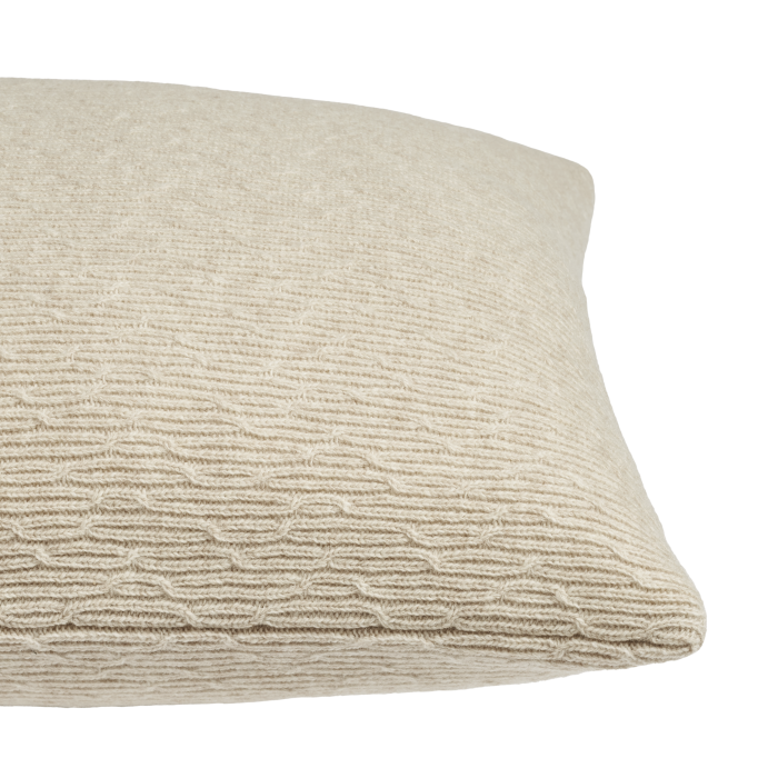 Plover Cushion 50 x 50 cm_Lambswool_Sand 21-234-02_00001_angle.png