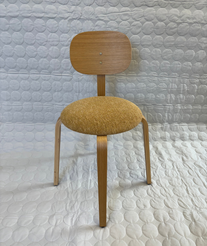 AUDO COPENHAGEN krzesło tapicerowane AFTEROOM PLUS naturalny dąb / Moss 022 - ekspozycja 