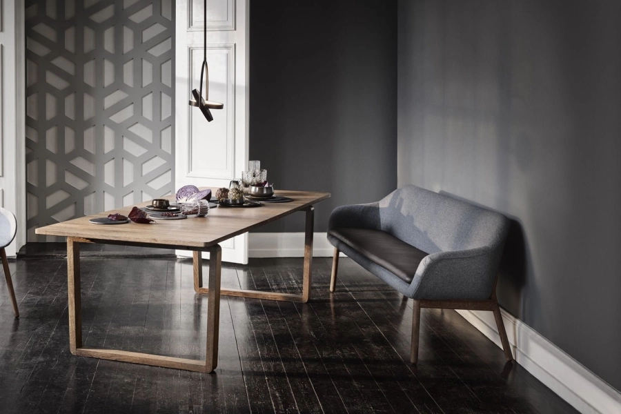 dine-diningsofa-dt18-hug-table-incircles---dining.jpg