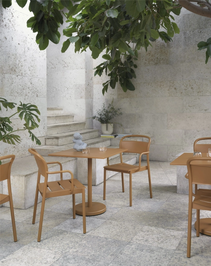Linear-steel-armchair-linear-steel-cafe-table-70x70-burnt-orange-muuto-org_(150).jpg
