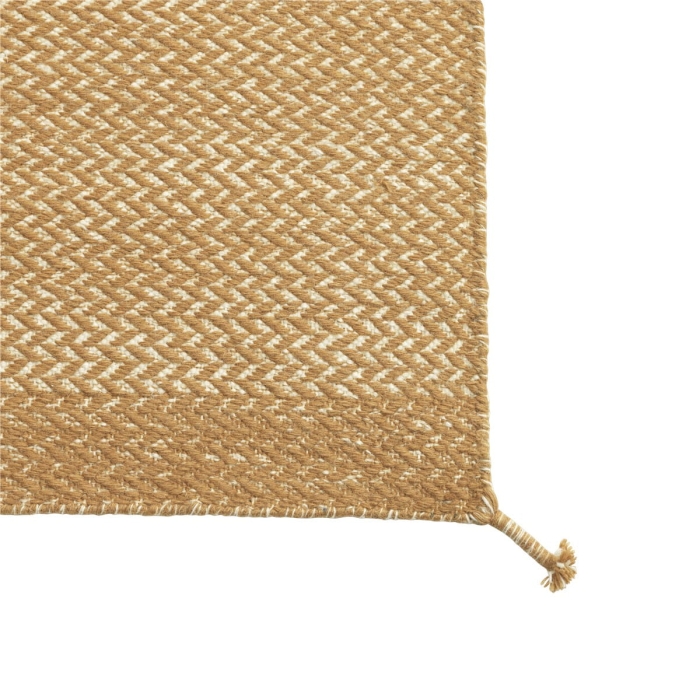 Ply-rug-85x140-burnt-orange-detail-Muuto-5000x5000-hi-res.jpg