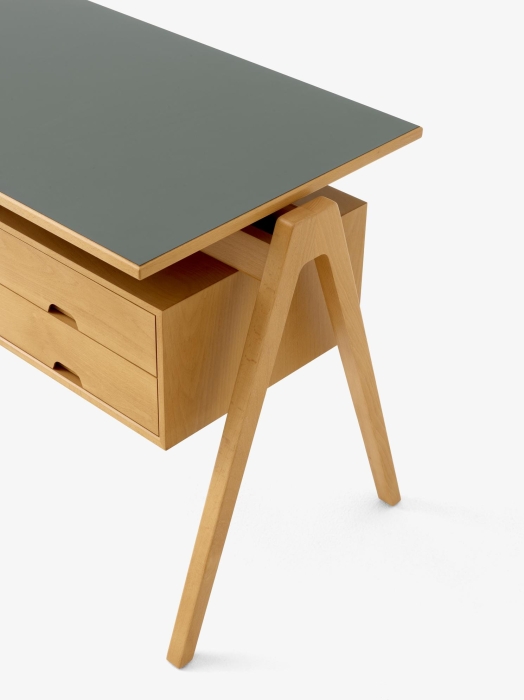 Daystak Table RD2-RD3 w. Daystak Desk Drawer_Fenix Verde Comodoro and Beech_detail.jpg