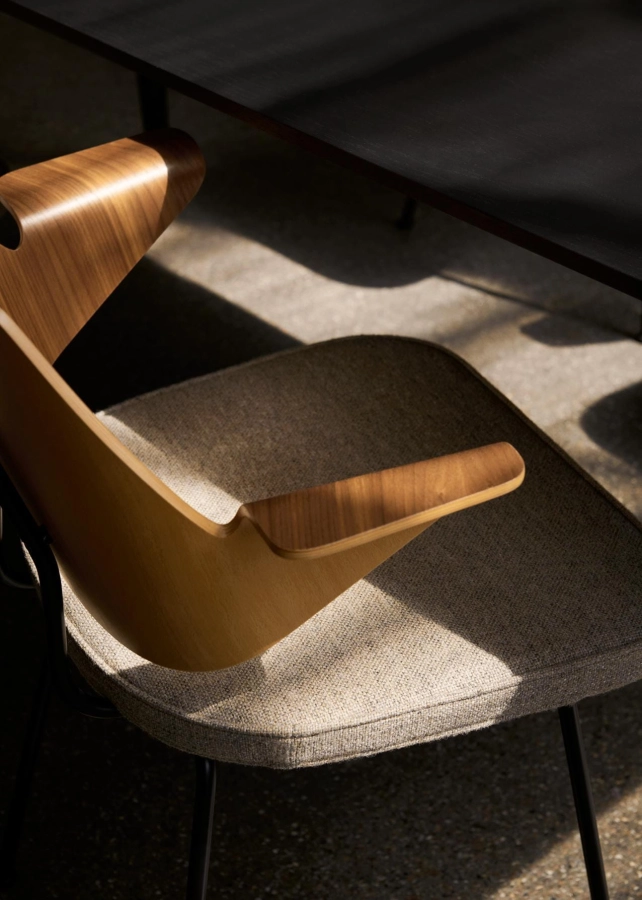 ATD_Retail_2024_RFH Lounge Chair RD7_01.jpg