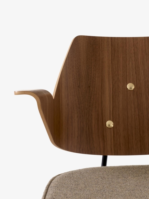 RFH Armchair RD7_Black w. Walnut and Beech and Hallingdal 227_detaile.jpg