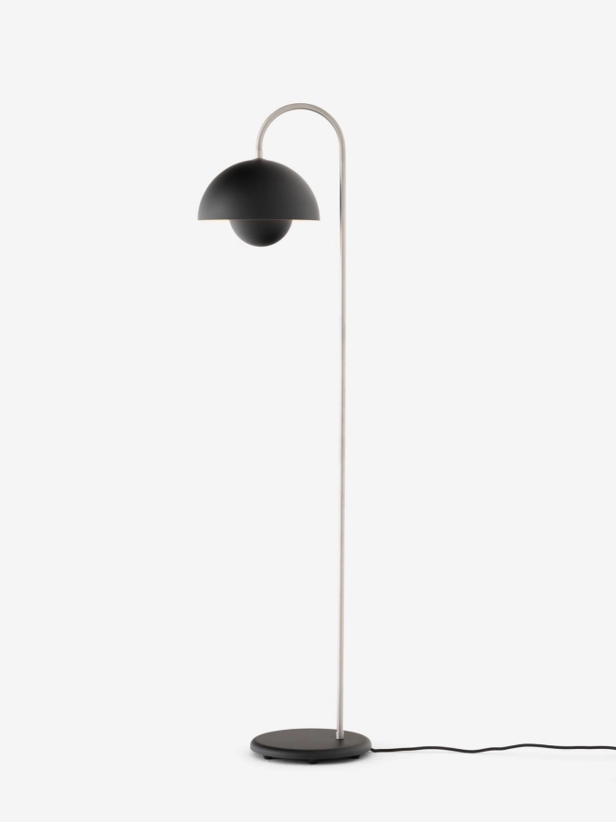 Flowerpot Floot Lamp VP12_Matt Black_Side_light.jpg