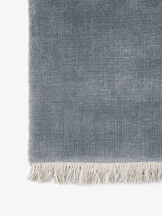 The Moor AP18-AP19_Greyblue_Thunder_fringe_detail.jpg
