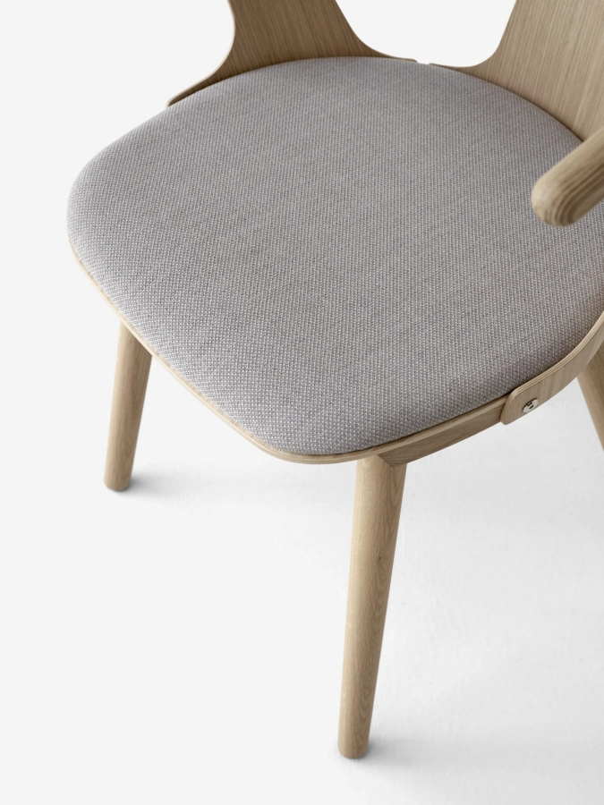 In Between SK2 in Oiled Oak w. Fiord 251_detail (1).jpg