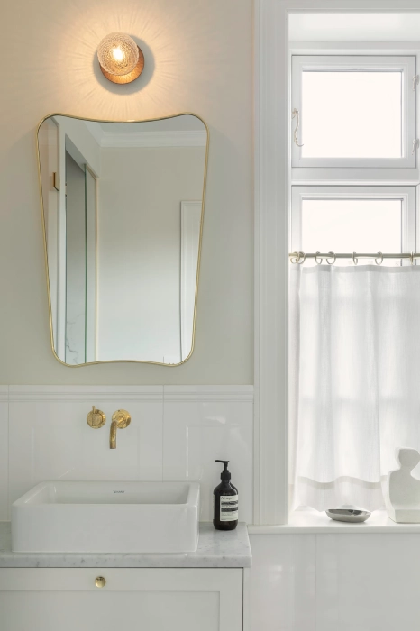 nuura-liila-1-small-wall-lamp-dark-bronze-ip44-bathroom.jpg.webp