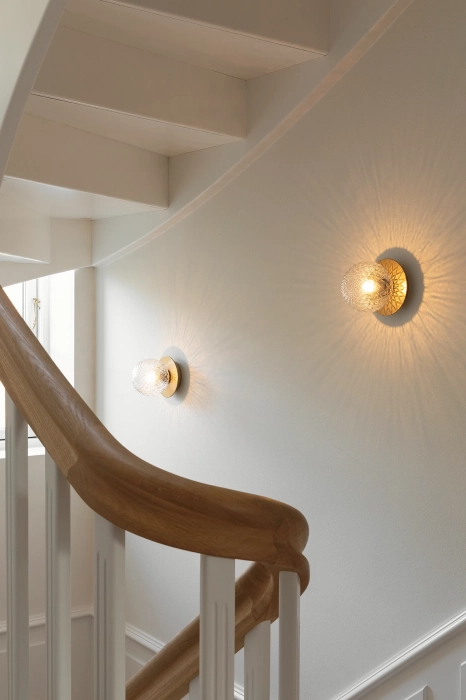 nuura-liila-1-small-wall-lamp-nordic-gold-hall.jpg.webp