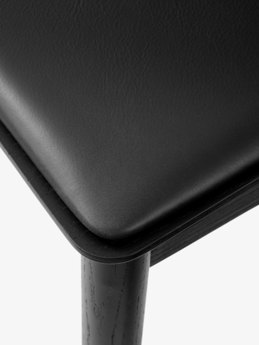 Betty_TK3_Black_Noble_Black_Leather_Close_Up.jpg
