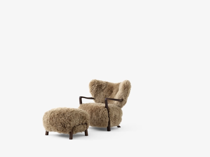 Wulff ATD2 in Walnut w. Sheepskin Honey 50mm I Pouf ATD3 in Walnut w. Sheepskin Honey 50mm  .jpg