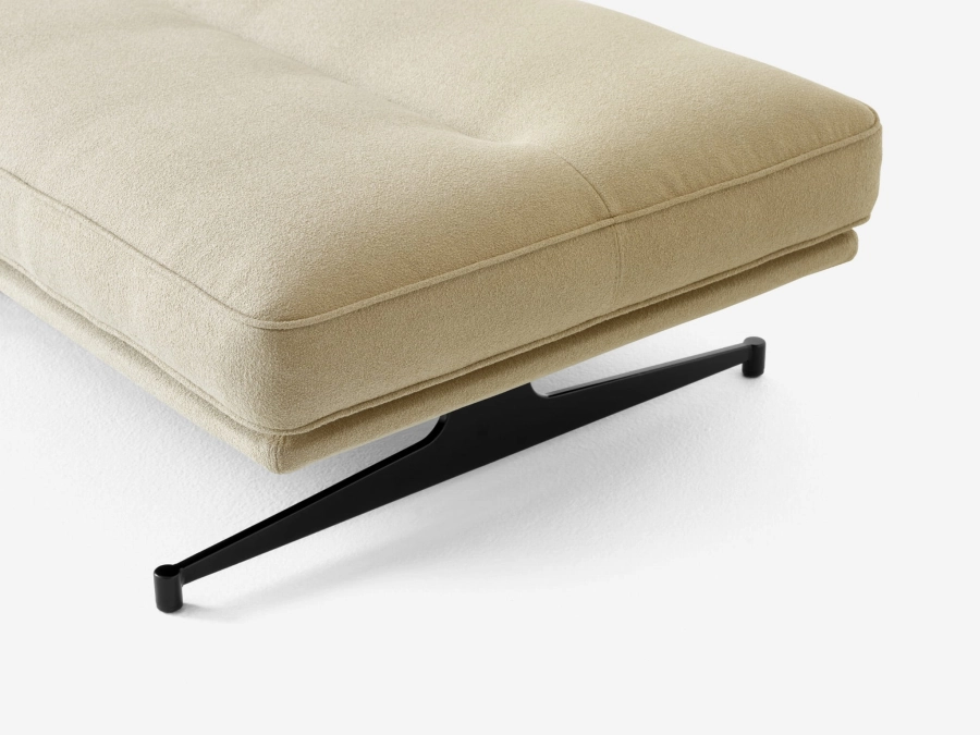 Inland AV32 Pouf fab. 4_WarmBlack w. Acca0231_Detail.jpg