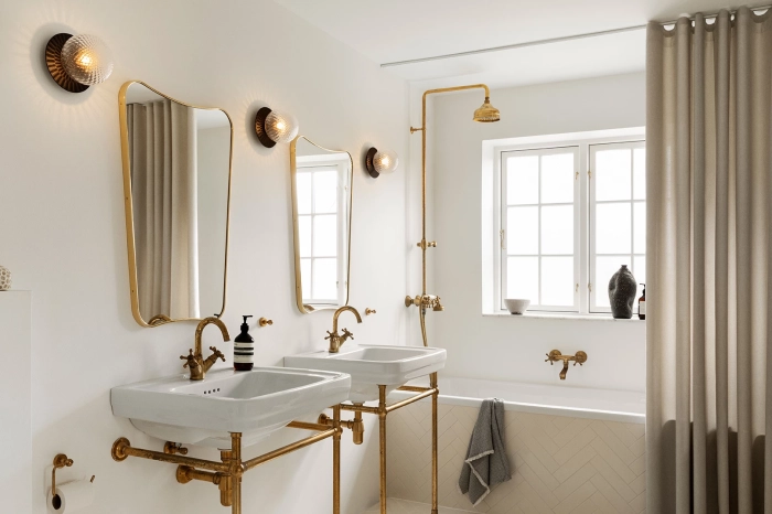 nuura-liila-1-medium-lamp-black-optic-bathroom-inspiration-aw22.jpg.webp