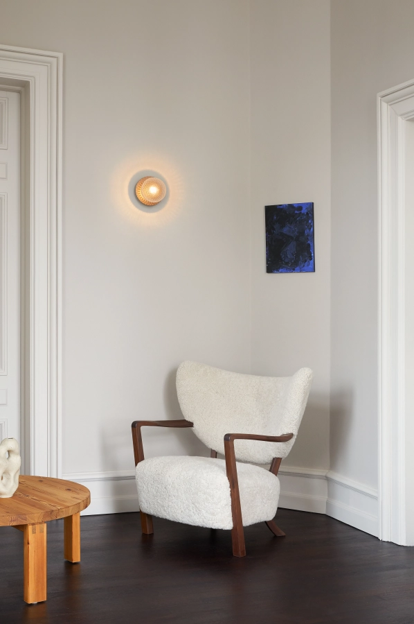 nuura-liila-1-medium-wall-lamp-inspiration-aw22.jpg.webp