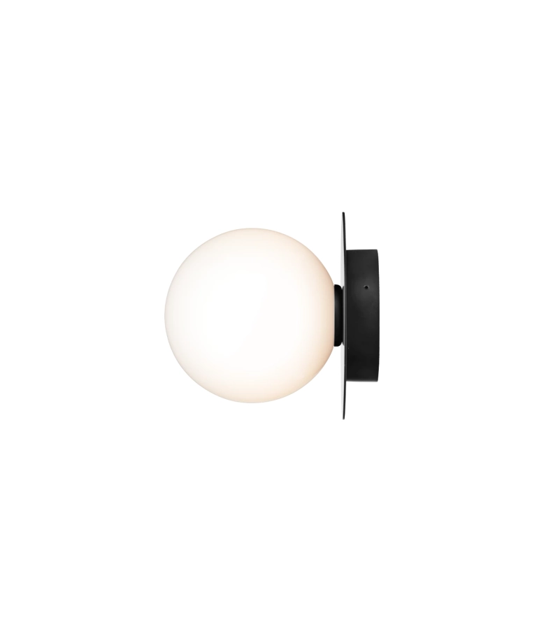 nuura_liila-1_outdoor_black_opal_3_on_72ppi_aw22.png.webp