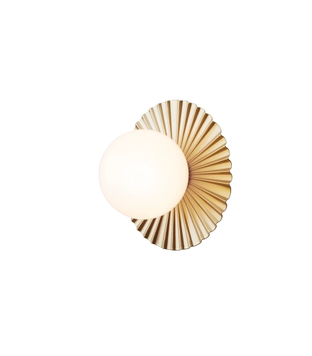 nuura_liila-muuse-small_nordic-gold_opal_1_on_72ppi__aw23_1460x1660px.png.webp