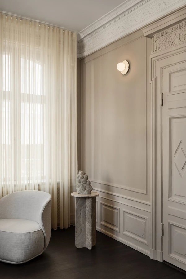 nuura-liila-muuse-small-white-wall-lamp.jpg.webp