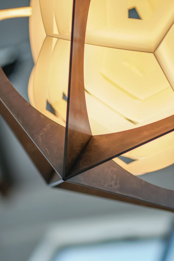 02-oe-quasi-light-detail-shot-image-credit-louis-poulsen-70000-18410-50048.webp