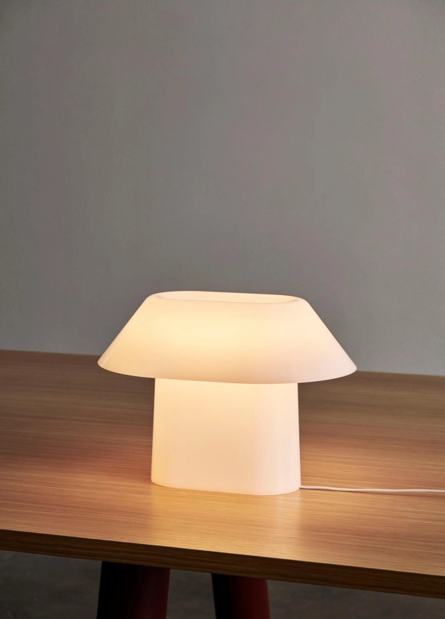 Drome Table Lamp white opal acrylic on_Boa Table wb lacquered oak tabletop barn red powder coated alu frame.jpg