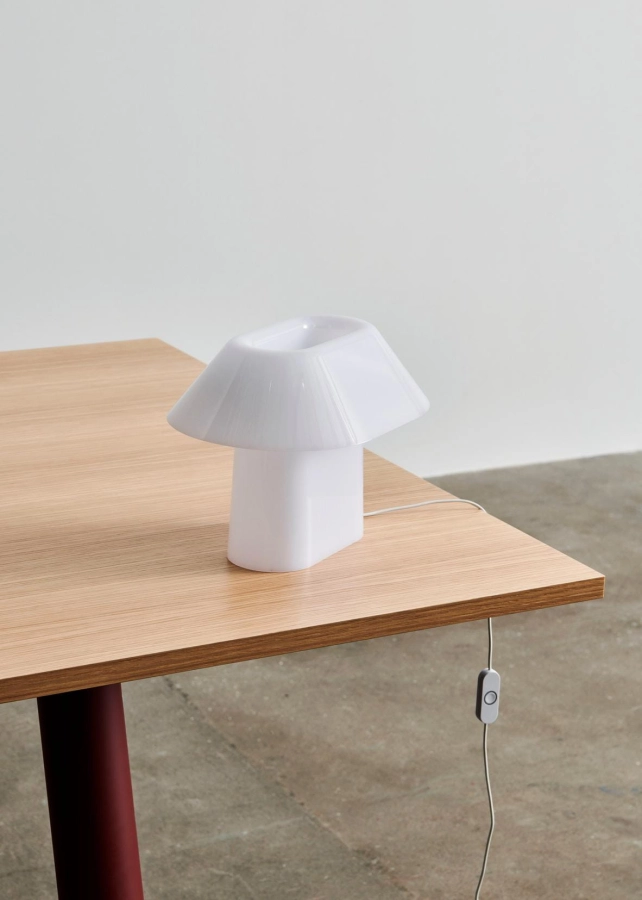 Drome Table Lamp white opal acrylic_Boa Table wb lacquered oak tabletop barn red powder coated alu frame 01.jpg