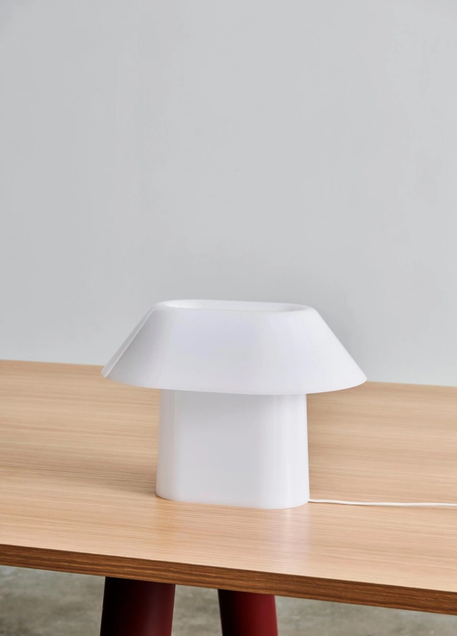 Drome Table Lamp white opal acrylic_Boa Table wb lacquered oak tabletop barn red powder coated alu frame.jpg