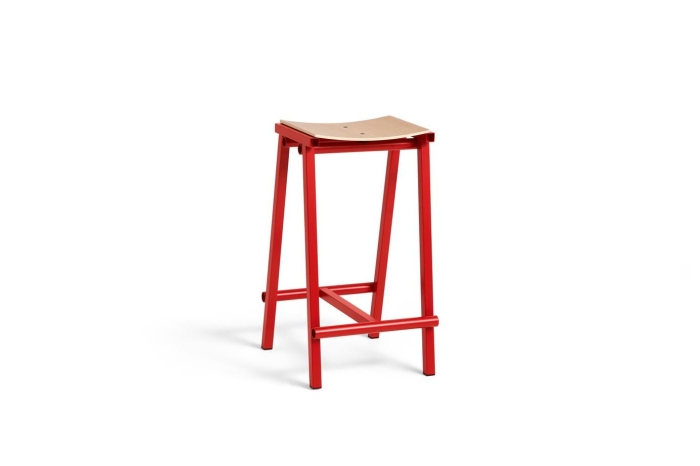 AE433-A406_Taburete 8 Bar Stool H65 wb lacquered oak veneer seat_signal red powder coated base.jpg