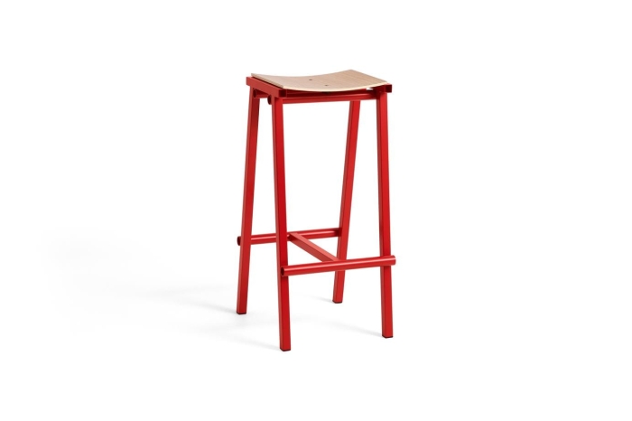 AE437-A406_Taburete 8 Bar Stool H75 wb lacquered oak veneer seat_signal red powder coated base.jpg