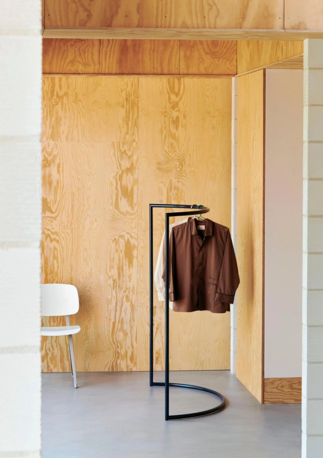 Colour Rack C Shape black_Outline Pyjama LS Shirt S-M milk chocolate.jpg