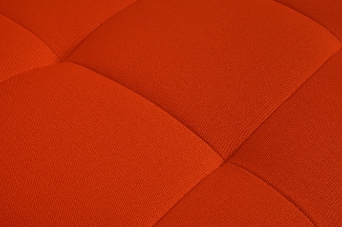 AE025-A001-AA44-01KC_Quilton Lift 2 Seater Vidar 542_wb lacquered walnut base_detail.jpg