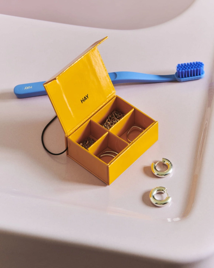 Colour Storage Travel Jewellery Box XS egg yolk_Tann Toothbrush blue.jpg
