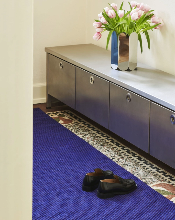 Moire Runner purple_Arcs Vase mirror.jpg